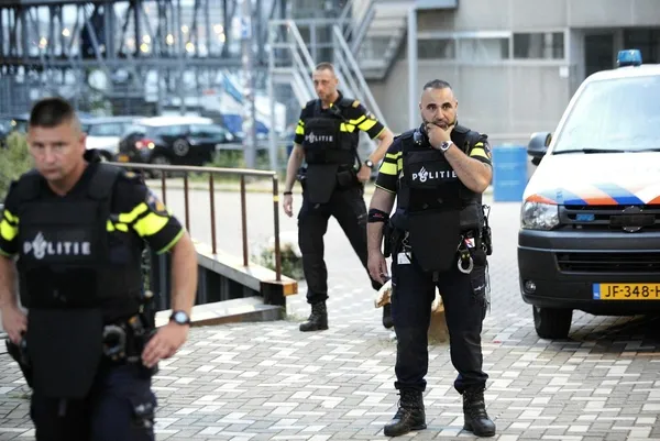 Rotterdam'da konserde terör alarmı-2