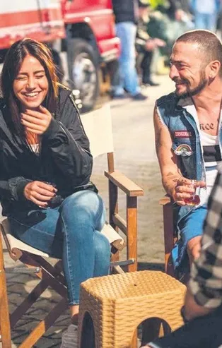 Ahmet Kural'ın aşkı Çağla Gizem Çelik’e bakışı sosyal medyaya damga vurdu!