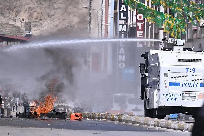 CHP'de DEM kaosu: Van'da DEM Parti adayının "mazbatasının iptalini" isteyen CHP'li Yasin Arslan'ın ihracı talep edildi-3