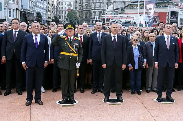 CHP'li Sezgin Tanrıkulu'nun protokol sevdası!