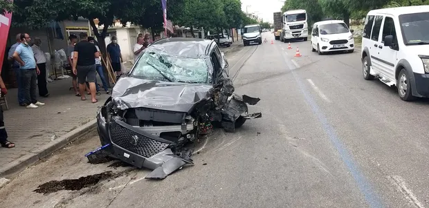 Ünlü oyuncu İlker Aksum kaza yaptı aracı tepetaklak oldu! Araçta sıkıştı kaldı işte İlker Aksum'un son sağlık durumu-5