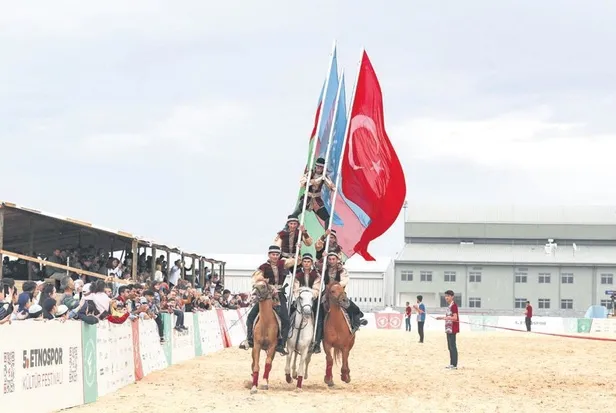 trabzonspor-alman-stoper-boatengin-transferinde-ilerleme-saglayamadi-1654988150076.jpeg Trabzonspor Alman stoper Boateng'in transferinde ilerleme sağlayamadı-10