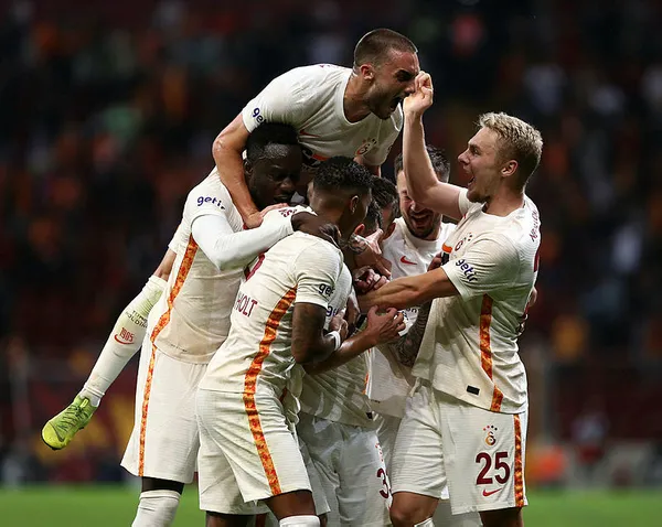 galatasaraya-marsilya-maci-oncesi-cifte-mujde-kamp-kafilesi-belli-oldu-1632901446508.jpg Galatasaray'a Marsilya maçı öncesi çifte müjde! Kamp kafilesi belli oldu-4