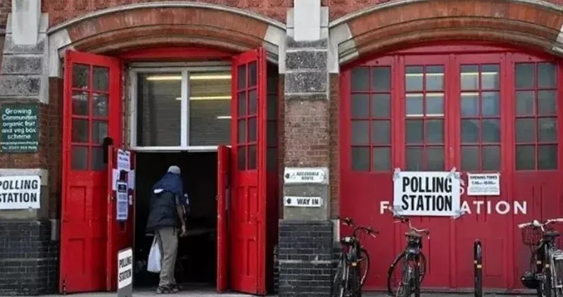 ingiltere-sandiklar-kapandi-ilk-sonuclar-aciklandi-isci-partisi-tek-basina-iktidar-rishi-sunakin-partisi-1720146116792.jpeg