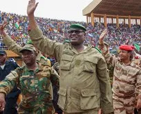 Nijer’de ECOWAS’ın cuntaya verdiği süre doldu! Askeri cunta hava sahasını kapattı: Halk Türk bayraklarıyla sokağa çıktı