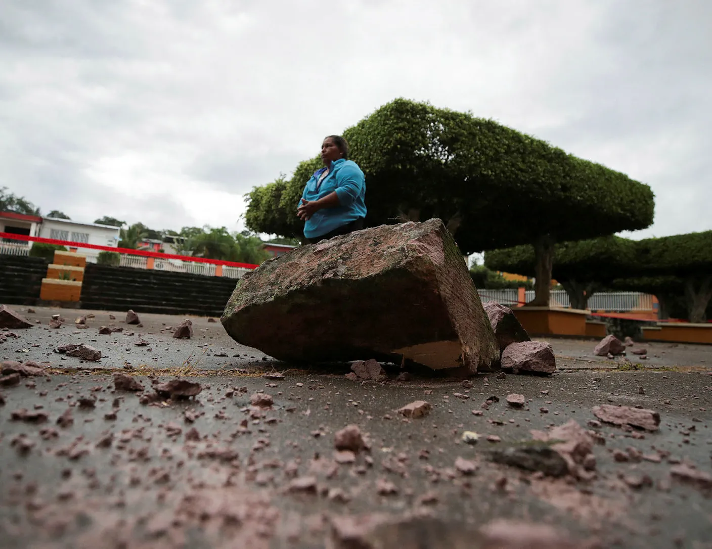 6,8 büyüklüğündeki depremle tekrar sallandı