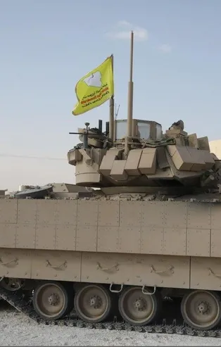 Terör örgütü YPG, ABD zırhlısına paçavralarını asıp Haseke civarında devriye attı