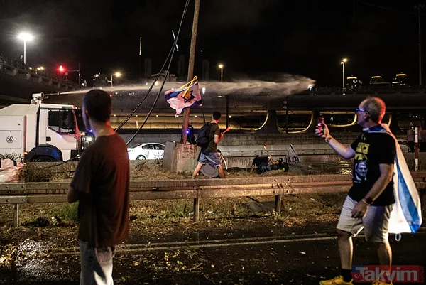 Tel Aviv'de kafesli protesto! Onlarca İsrailli, Netanyahu'nun istifası için sokaklara döküldü: Sen baştasın, sen suçlusun - 15