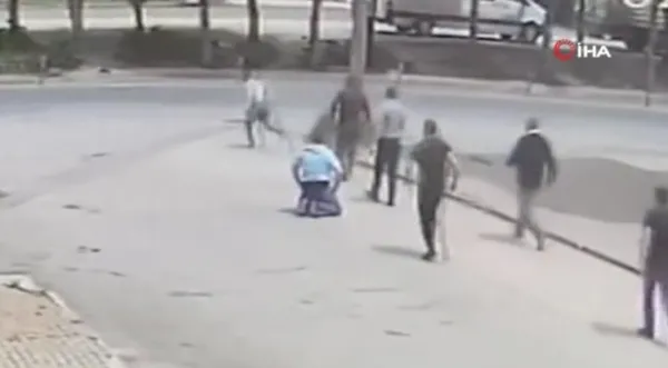 izin-belgesi-olmadigini-soyleyen-iki-kisi-taksiciyi-darbettti-1620111656624.jpg İzin belgesi olmadığını söyleyen iki kişi taksiciyi darbettti bıçakladı-5