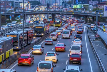 Trafikte zaman kaybı cüzdanları yakıyor