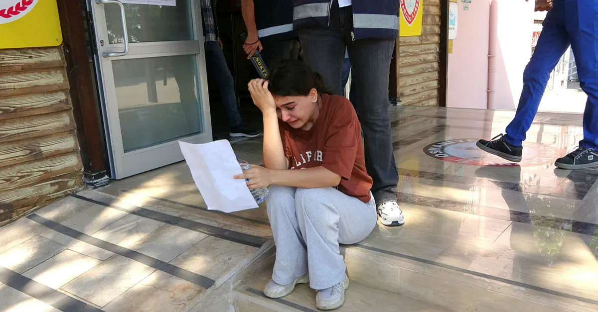 YKS sınavında kimliğini unuttuğu için gözyaşına tutulan Ayşe Sabancanlı’nın hikayesi yürek burktu! Babama annem baktı...
