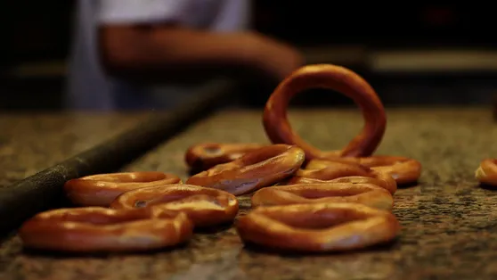 Susamı yok raf ömrü çok: Rize’nin taş gibi lezzeti gündemde
