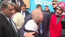 Başkan Erdoğan, Diyarbakır’da yaşlı teyze ile sohbet etti: Diyarbakır’da sandıkları patlatacağız