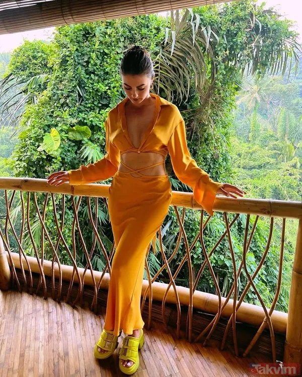 33’lük Burcu Özberk bornozlu pozlarıyla sosyal medyanın gündeminde! Sere serpe uzanıp dikkat çekti! Murat Boz’un biricik partneri... - 2