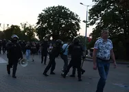 Son dakika: Belarusta seçimler bitti sokaklar savaş alanına döndüı! Lukaşenko muhalifleri polisle çatıştı