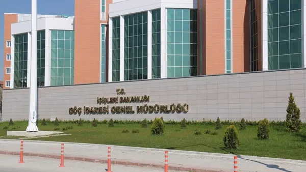 goc-idaresi-guvenlik-gorevlisi-alimi-yapacak-basvurular-basladi-1215-guvenlik-gorevlisi-alimi-nasil-olacak-1624256554738.jpg Göç İdaresi güvenlik görevlisi alımı yapacak! Başvurular başladı! 1215 güvenlik görevlisi alımı nasıl olacak?-4