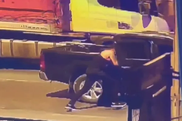 basaksehirdeki-vale-cinayeti-dur-ihtarina-uymayan-suphelilerle-polis-arasinda-catisma-1692772330907.jpg Başakşehir'deki vale cinayeti: 'Dur' ihtarına uymayan şüphelilerle polis arasında çatışma!-4