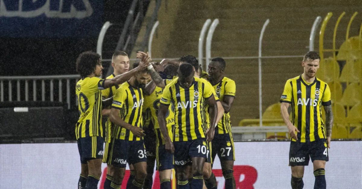 Fenerbahçe’ye Mesut Özil uyarısı: Performans almak istiyorlarsa...