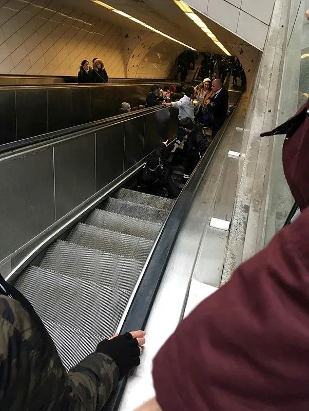 Maslak metrosunda yürüyen merdiven çöktü!-4