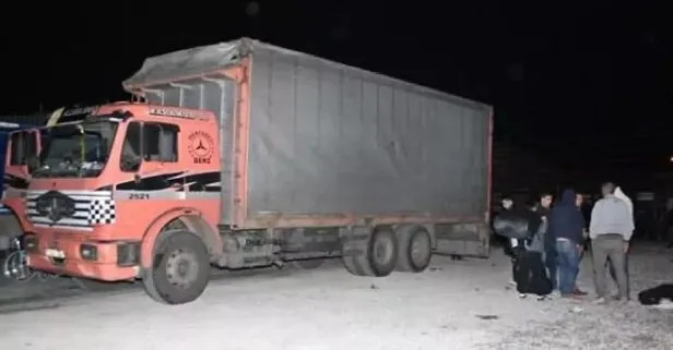 İzmir’de kaza yapan kamyonun kasasında 80 düzensiz göçmen çıktı!