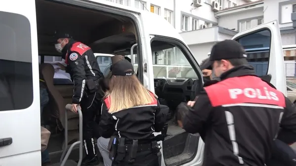 gecelik-giydirdiler-mermi-yutturdular-dehset-veren-olay-1655649685600.jpg Gecelik giydirdiler, mermi yutturdular! Dehşet veren olay...-4