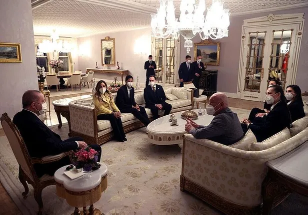 baskan-erdogan-turkiye-voleybol-federasyonu-yoneticileri-ve-oyuncularini-kabul-etti-1618000798120.jpeg