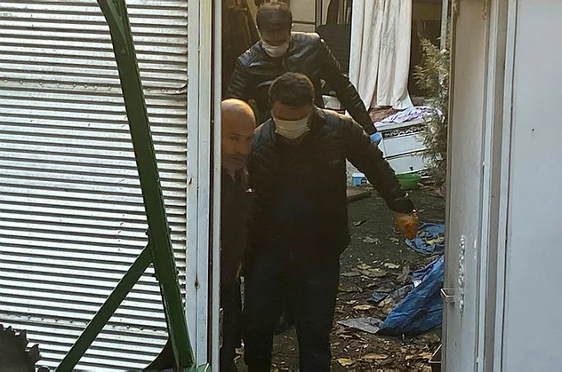 Beyoğlu'nda korkunç olay! 60 yaşındaki adam bıçaklanarak öldürülmüş şekilde bulundu! Oğlu gözaltında