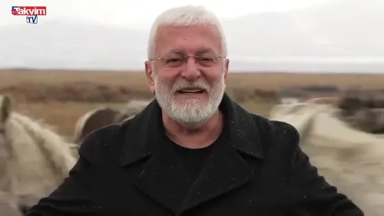 Sanatçı Onur Akın’a at çarptı!