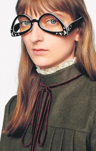 Tasarımcılar karantinada çıldırmış! Gucci'den 5 liralık ters gözlük