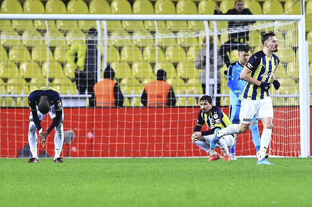 Fenerbahçe'de Kadıköy kalesi çöktü! Taraftarın sabrı kalmadı