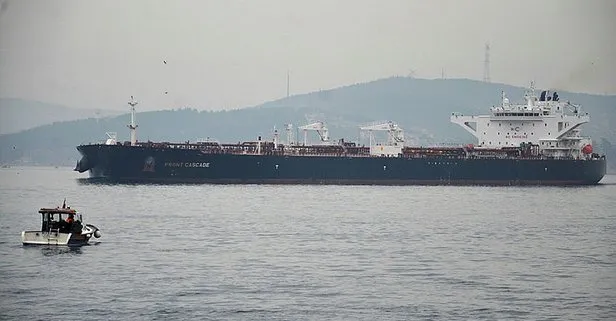İstanbul Boğazı’nda hareketli anlar! Dev gemiler geçiş yaptı