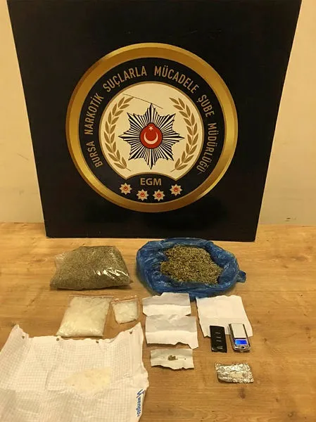 bursada-torbaci-operasyonu-11-kisi-gozaltina-alindi-1610367492596.jpg Bursa'da torbacı operasyonu! 11 kişi gözaltına alındı-1