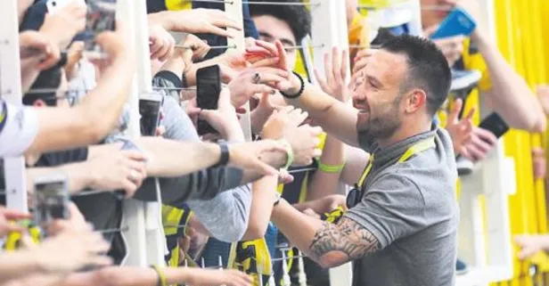Kadıköy’de ayrılık var! Valbuena taraftara veda etti
