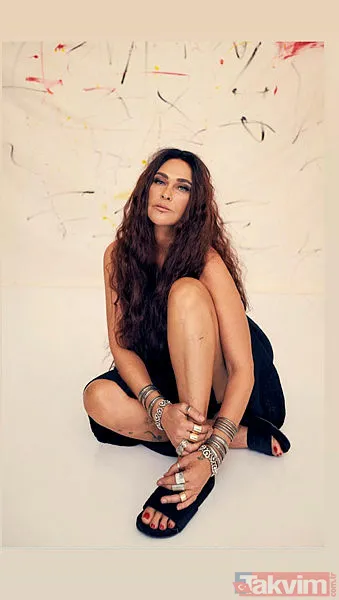 Hülya Avşar tatil sezonunu açtı! Siyah bikinili pozuyla gençlere taş çıkarttı sosyal medya onu konuştu - 2