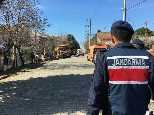 Silivri'de 2 kişi define ararken göçük altında kaldı-2