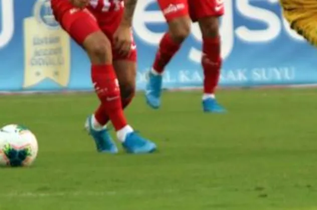 Son dakika haberi... raport TAV Antalyaspor'da sakatlık şoku! Serdar ve Drole ilk yarıyı kapattı