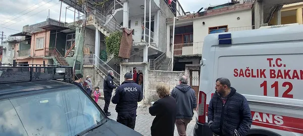 yurek-yakan-trajedi-baba-ve-iki-oglu-sobadan-sizan-korbanmonoksit-gazindan-zehirlenerek-oldu-1641279540548.jpg Yürek yakan trajedi! Baba ve iki oğlu, sobadan sızan korbanmonoksit gazından zehirlenerek öldü-5