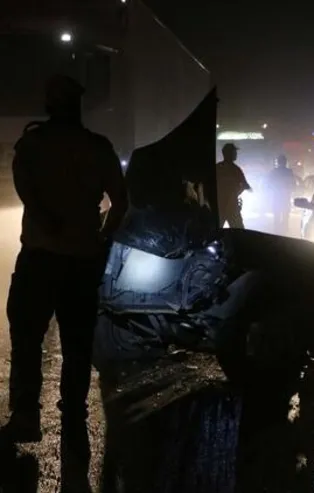 Manisa'da feci kaza! Otomobil ikiye bölündü