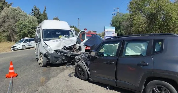 Datça’da minibüs otomobille çarpıştı: 18 yaralı