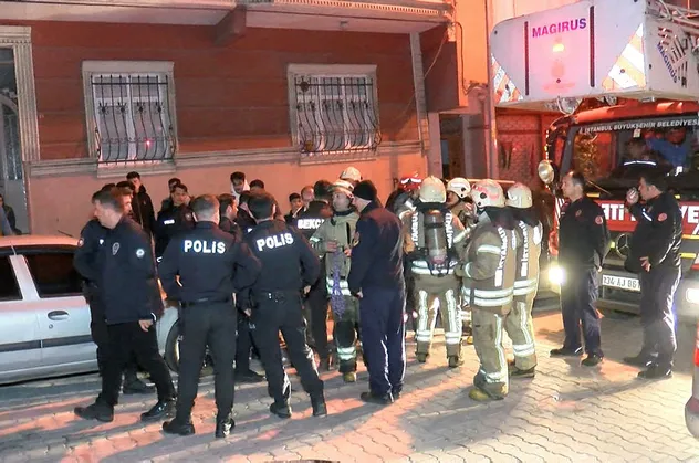 Sultangazi'de yangın paniği! 5 katlı binadan dumanlar yükseldi