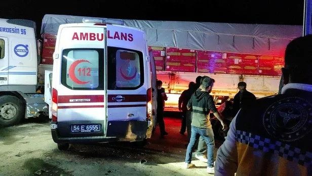 sakaryada-hasta-tasiyan-ambulansin-da-karistigi-zincirleme-kaza-yaralilar-var-1612208558609.jpeg Sakarya'da hasta taşıyan ambulansın da karıştığı zincirleme kaza! Yaralılar var...-3