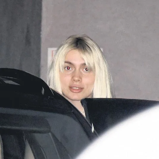 Aleyna Tilki, önceki akşam gazetecilerle köşe kapmaca oynayarak akılları karıştırdı-2