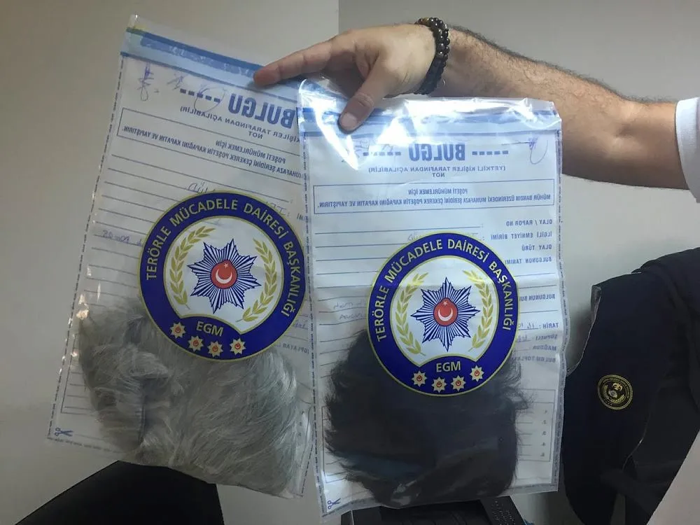 Firari amiral peruk takarak gizlenmiş-1