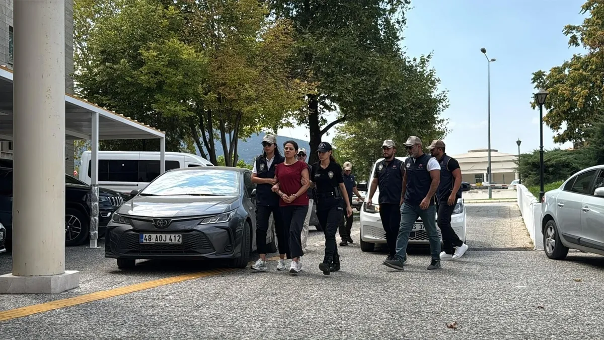 Burkay Karatepe'nin ablasının FETÖ'cülere lojistik destek verdiği ortaya çıktı! 10 yıllık ihanet yazışmalar taslak klasöründe: "Her pazar olmasın arada şaşırtalım"-3
