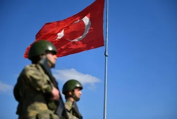 Mehmetçik FETÖ'cüleri sınırda yakaladı!