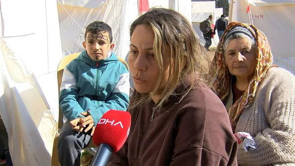 asrin-felaketinde-stadyuma-kurulan-dev-cadir-kentlerde-yaralar-sariliyor-1676621083110.jpg Asrın felaketinde stadyuma kurulan dev 'çadır kentlerde' yaralar sarılıyor!-4