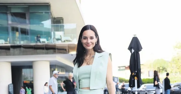 Sedef Avcı güzelliğiyle büyüledi