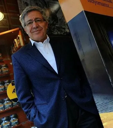 CHP’ye yasaklamıştı, sıra Yeni Parti’de! Zülfü Livaneli’den “Yiğidim Aslanım” çıkışı: Çalmayın-5