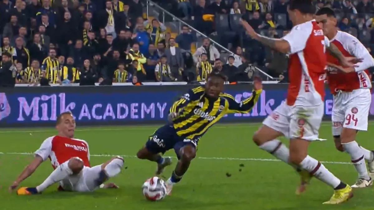 Fenerbahçe - Fatih Karagümrük maçında VAR'dan penaltı