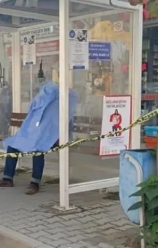 Minibüs bekleyen adam durakta hayatını kaybetti